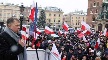 Поляки вышли на протесты против нового предмета в школе. Что возмутило?
