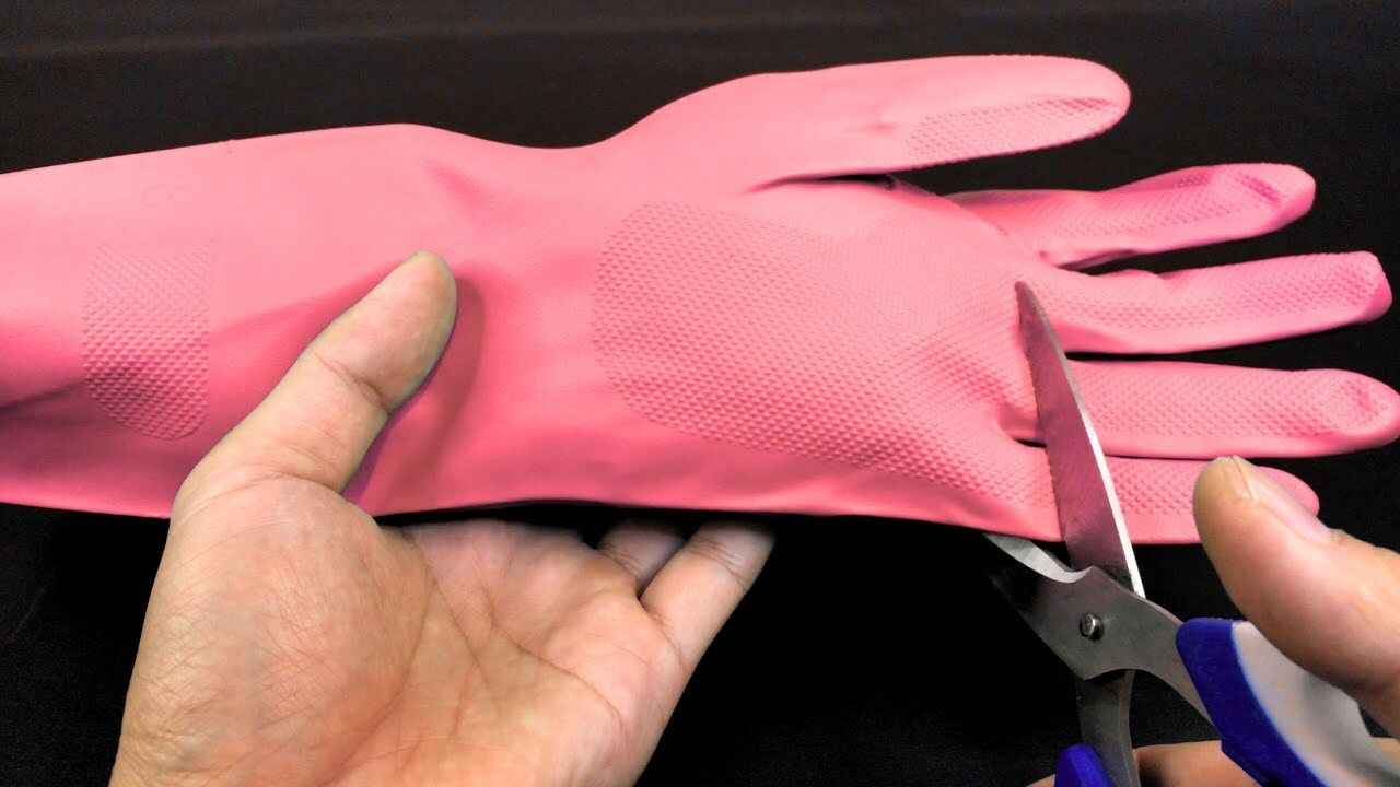 5 "секретных" функций дырявых перчаток. Как использовать для швабры и мусорки?