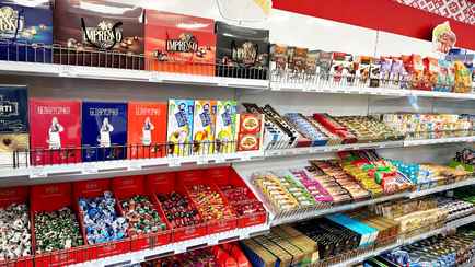 Просроченные или непопулярные? На «Коммунарке» развеяли миф о том, на какие конфеты объявляют скидки