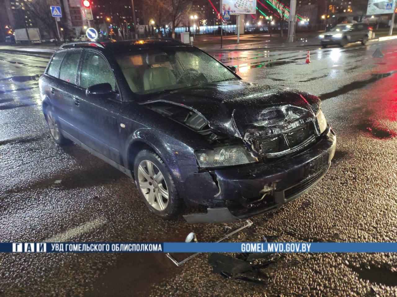 В Гомеле «скорая» столкнулась с легковушкой