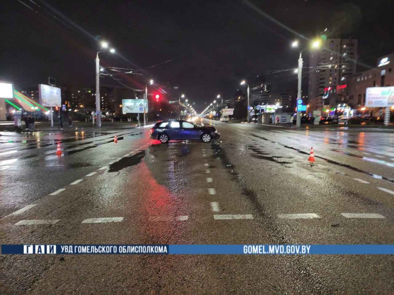 В Гомеле «скорая» столкнулась с легковушкой