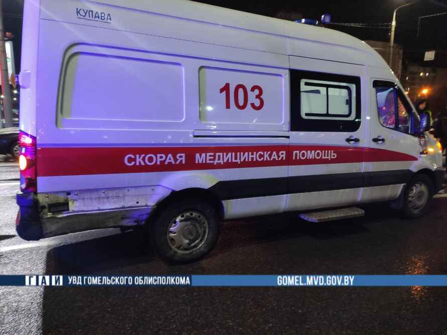 В Гомеле «скорая» столкнулась с легковушкой