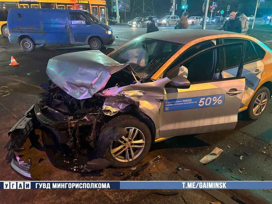 На видео попало, как каршеринг устроил массовое ДТП в Минске