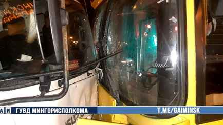 В Минске грузовик столкнулся с автобусом