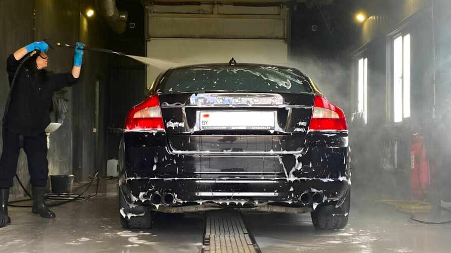 Могут ли белорусы сэкономить на автомойке, принеся своё моющее средство? В МАРТ объяснили
