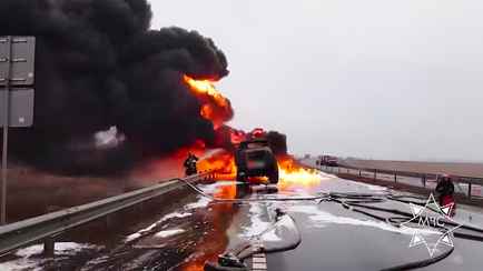 На трассе под Бобруйском загорелся бензовоз