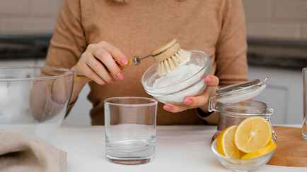 Что можно и нужно чистить лимоном? Эксперты назвали 5 вещей