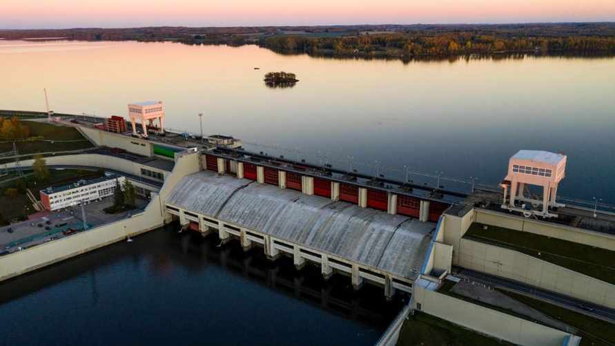 Фото иллюстрационное: Плявиньская ГЭС, Латвия