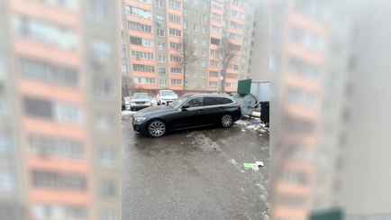 «А чего не подобрал?» — В Минске «выкинули BMW на мусорку». В TikTok объяснили, что случилось