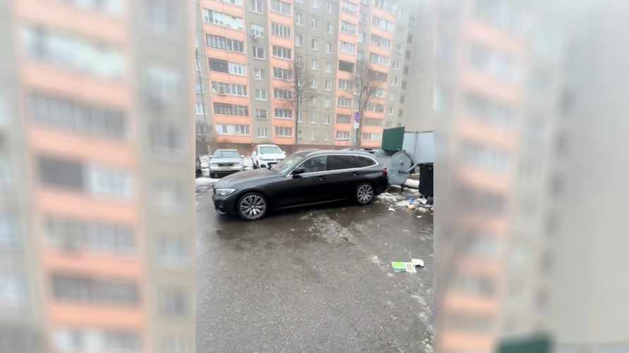 "А чего не подобрал?" - В Минске "выкинули BMW на мусорку". В TikTok объяснили, что случилось