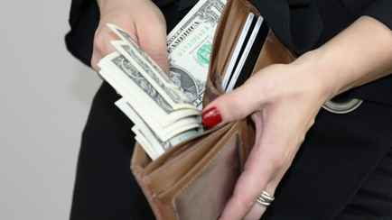 Евро в Беларуси застыл на месте, а доллар просел до минимума за 1,5 месяца. На сколько подорожала валюта РФ?