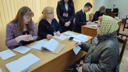 Лукашенко потребовал «смело подключать» военных для соблюдения порядка на выборах президента