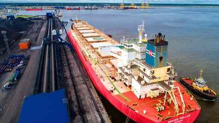 «Угроза мировому рынку» — Bloomberg сообщил о прекращении отгрузки российской нефти на Балтике из-за атаки дронов