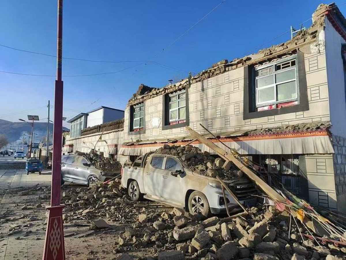 В Китае произошло землетрясение магнитудой 7,1 — погибло почти 100 человек