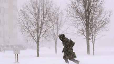 Белгидромет продлил оранжевый уровень опасности. Где в Беларуси уже сильные метели?