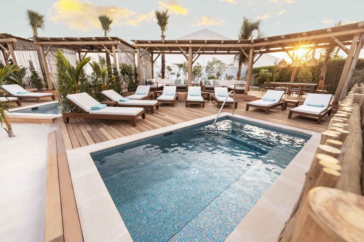 Фото White Beach