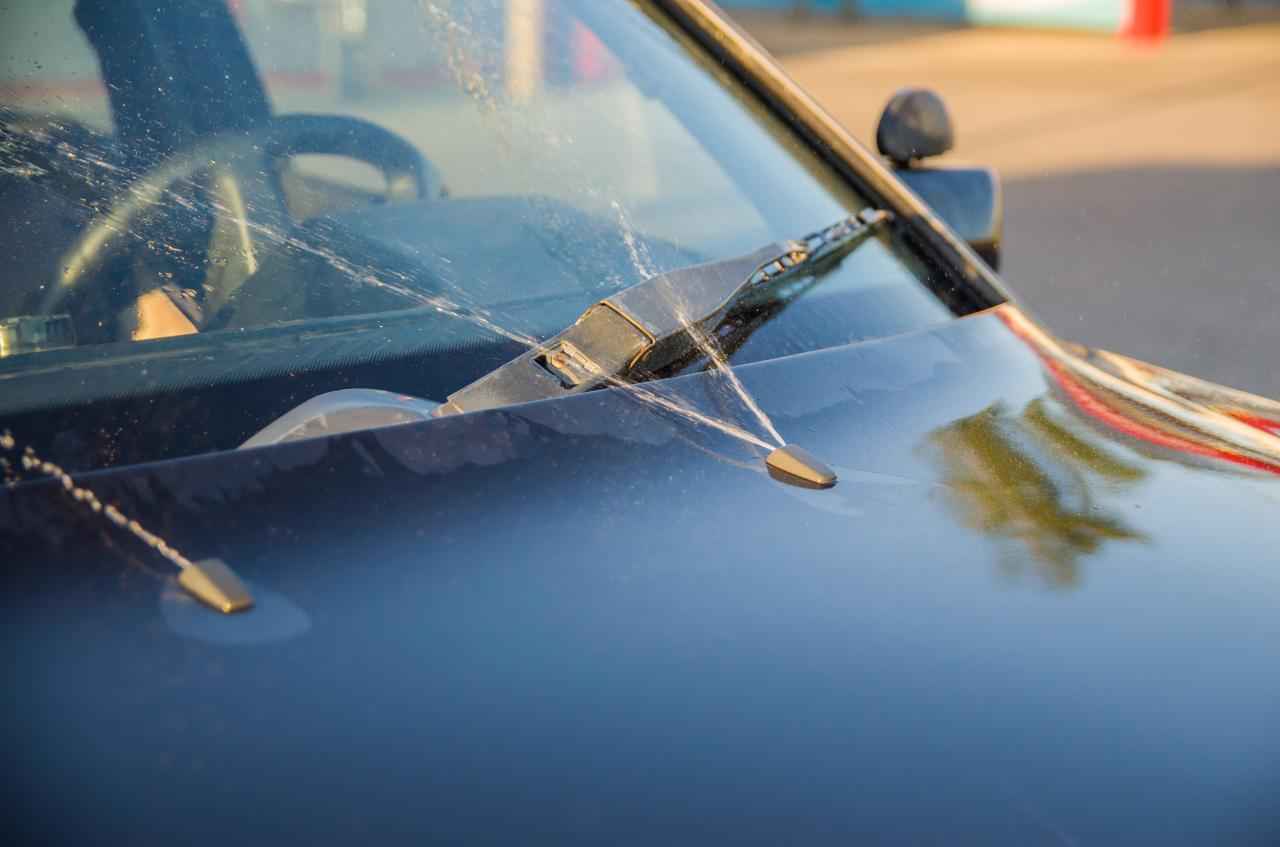 Что делать, если не работают форсунки омывателя авто? Нашли способ исправить это за 0 копеек