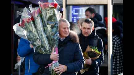 Что белорусы дарят женщинам на 8 Марта? Спросили мужчин, как они угадывают желания своих половинок