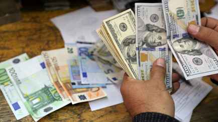 Доллар в Беларуси рухнул до минимума за 4,5 месяцев, а валюта РФ прибавила 0,11%. Что с евро?