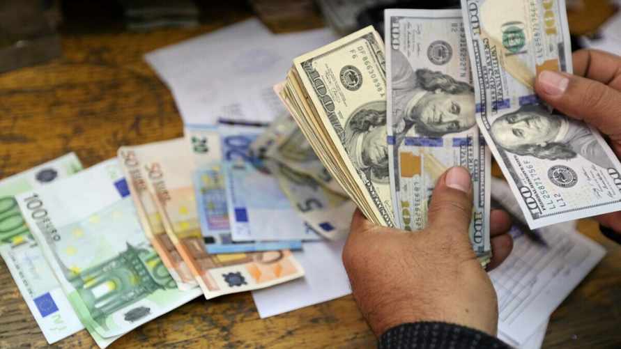 Доллар в Беларуси рухнул до минимума за 4,5 месяцев, а валюта РФ прибавила 0,11%. Что с евро?