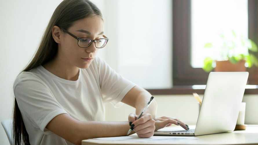 Можно ли вернуть деньги за онлайн-курсы, если "результат разочаровал"? В Региональном обществе защиты прав потребителей ответили