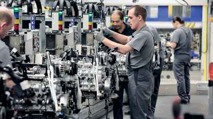 Адвокат объяснила, положена ли двойная оплата белорусам за работу 23 февраля