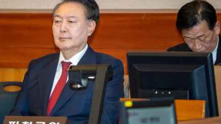 Президент Южной Кореи Юн Сок Ёль предстал сразу перед двумя разными судами