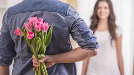 «Худший подарок — сковородка». Спросили у белорусок, что хотят получить на 8 Марта