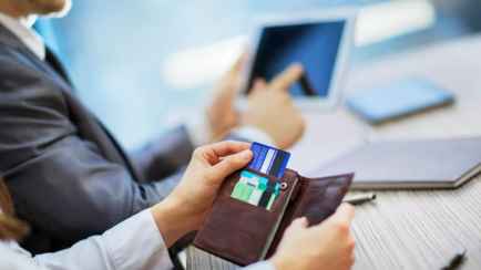 Отсрочки, оценка кредитоспособности и условия микрозайма. Лукашенко подписал новый закон о кредитах