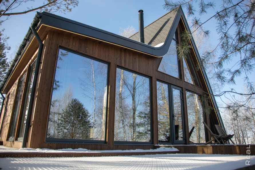 Домашний аттракцион? Под Минском построили дом с кроватью, которая выезжает на улицу