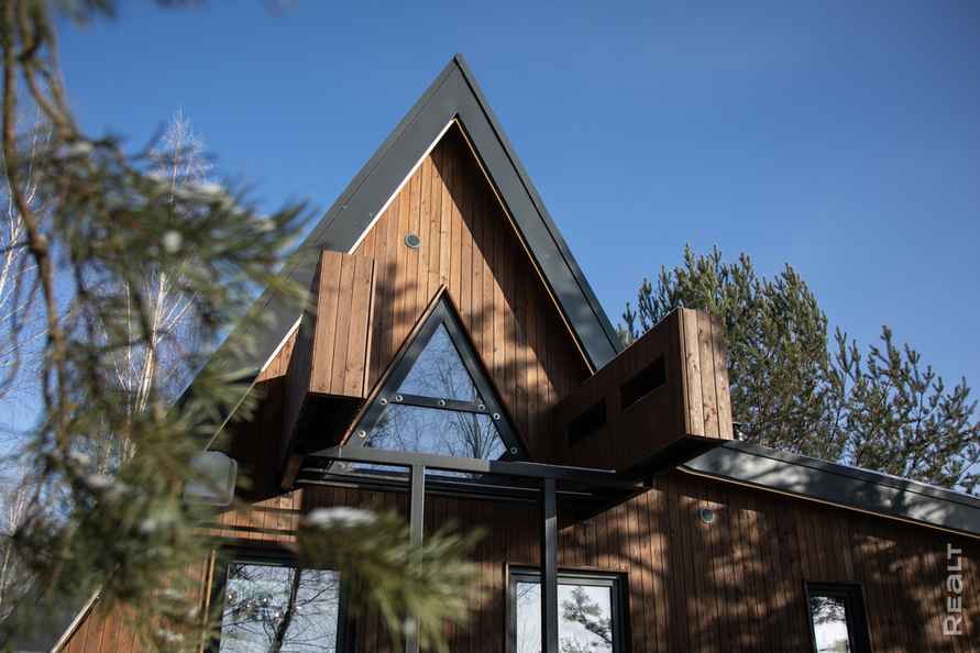 Домашний аттракцион? Под Минском построили дом с кроватью, которая выезжает на улицу