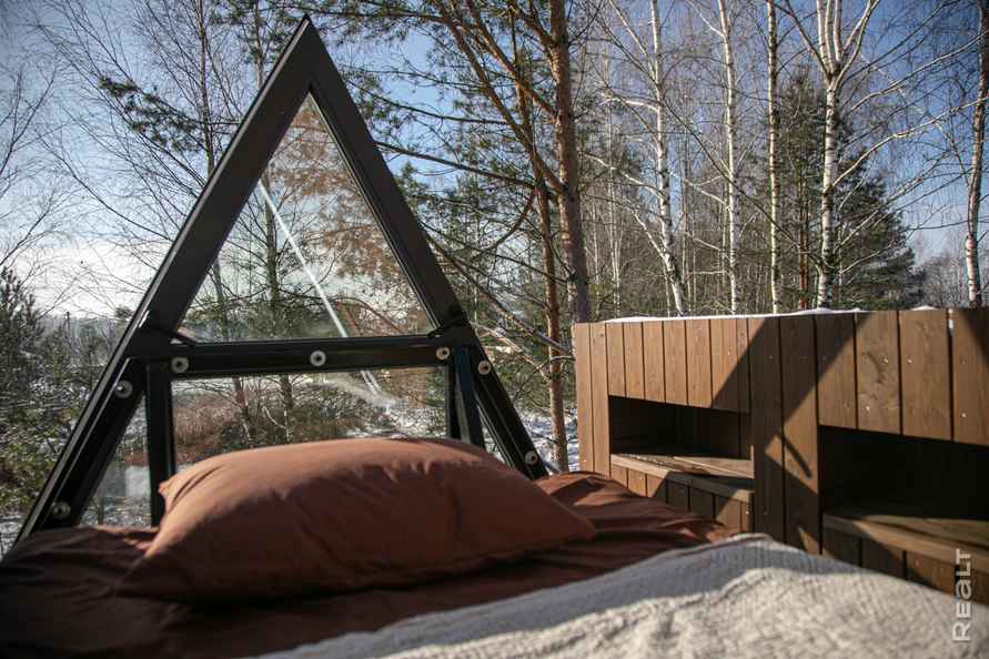 Домашний аттракцион? Под Минском построили дом с кроватью, которая выезжает на улицу