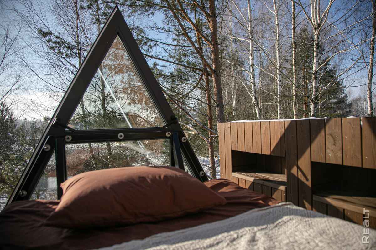 Домашний аттракцион? Под Минском построили дом с кроватью, которая выезжает на улицу