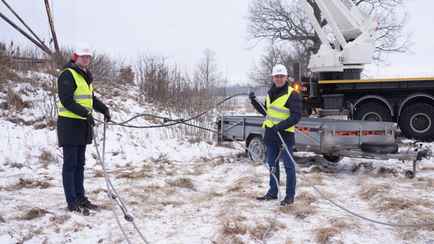 В Латвии обрезали провода ЛЭП на границе после выхода из единой энергосистемы с Беларусью