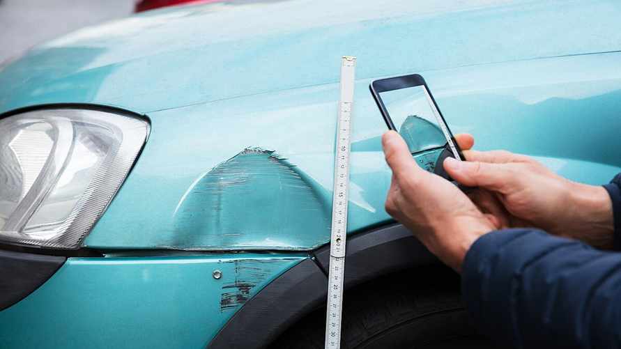 Участковый объяснил, когда белорусам после «инцидента с авто» на парковке вызывать ГАИ, а когда — милицию