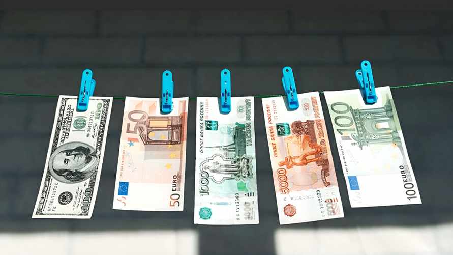 Доллар стал ниже 3,2 рублей, а евро провалился до минимума за 5,5 месяцев. На сколько в Беларуси вырос рубль РФ?