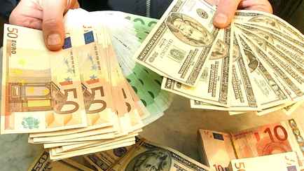 Евро в Беларуси обвалился до минимума за 5 месяцев, а доллар стал дороже. С какими курсами уходим на выходные?