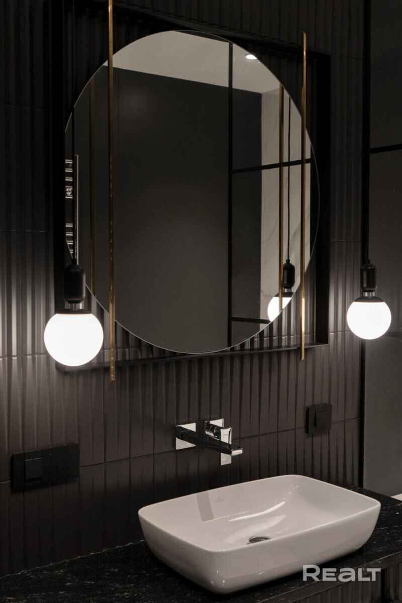 В Минске выставили на продажу 3-уровневую квартиру с выходом на крышу и потолками 3,5 метра. Сколько просят?