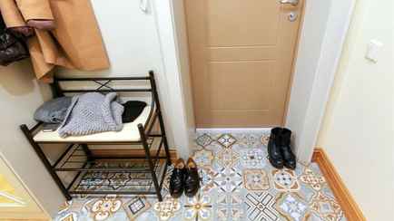 Почему белорусам важно снять обувь перед входом в дом? Вот какую опасность нашли ученые