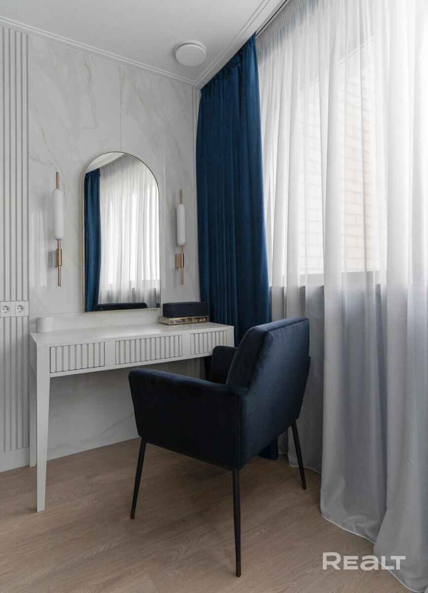 В Минске выставили на продажу 3-уровневую квартиру с выходом на крышу и потолками 3,5 метра. Сколько просят?