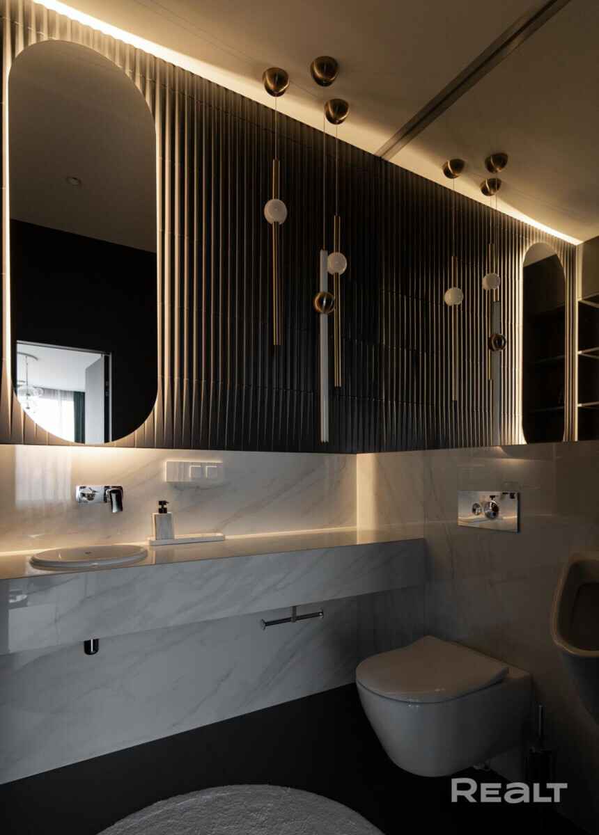 В Минске выставили на продажу 3-уровневую квартиру с выходом на крышу и потолками 3,5 метра. Сколько просят?