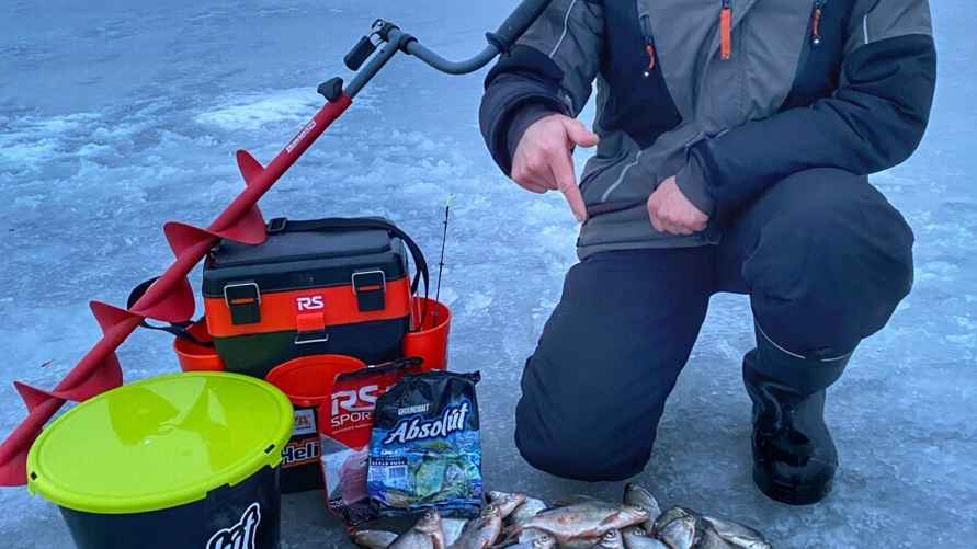 По словам Ильи, такое количество рыбы при хорошем клёве удаётся поймать за примерно 6 часов рыбалки. Фото: архив И. Аврейцевича