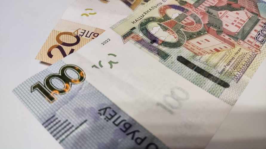 Реальные доходы белорусов выросли почти на 10% в 2024 году. А как у соседей?