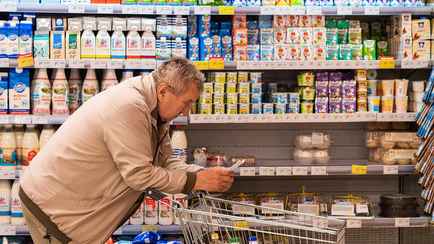 До 44%. Белорусские магазины объявили «выходной бум» со скидками на колбасы, кофе, индейку, торты, виноград