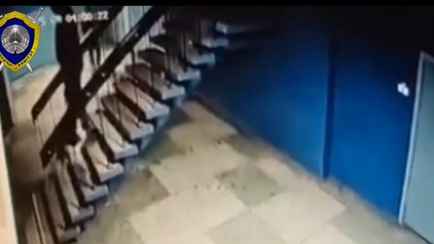 В Минске мужчина упал с лестницы в ночном клубе и погиб