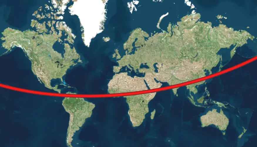 Возможная траектория пролёта астероида над Землёй
