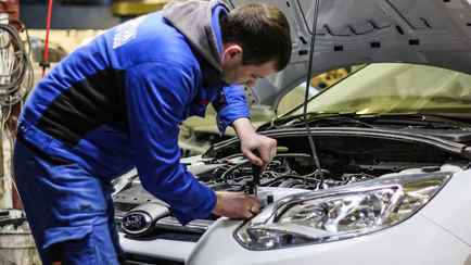 Слетит ли авто с заводской гарантии, если ремонтировать не у дилера? В страховой ответили белорусам