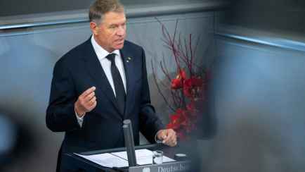 «Чтобы уберечь страну и её граждан» — Президент Румынии подал в отставку