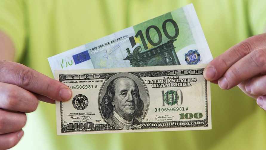 Доллар в Беларуси подешевел до минимума за 5 дней, а "европеец" и российский рубль подскочили вверх