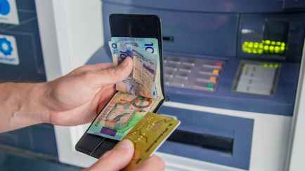 Один из крупнейших банков предупредил белорусов о перерывах в работе банкоматов